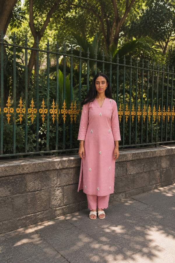 Pink Linen Floral Embroidered Kurta Set-2pc